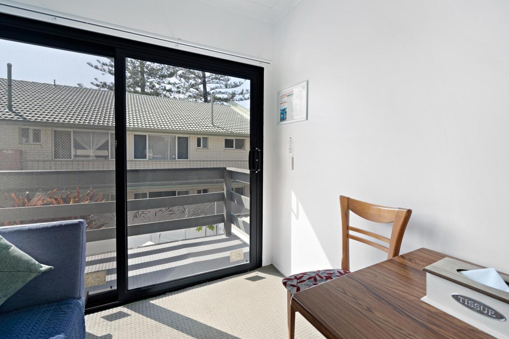 Montego Mermaid Beach Motel Gold Coast Exterior photo